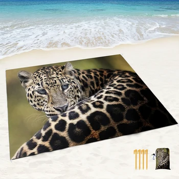 Пляжное одеяло с леопардовым принтом, защищающий от песка Легкий портативный коврик с угловыми карманами и сетчатой сумкой для пляжной вечеринки, путешествий, кемпинга
